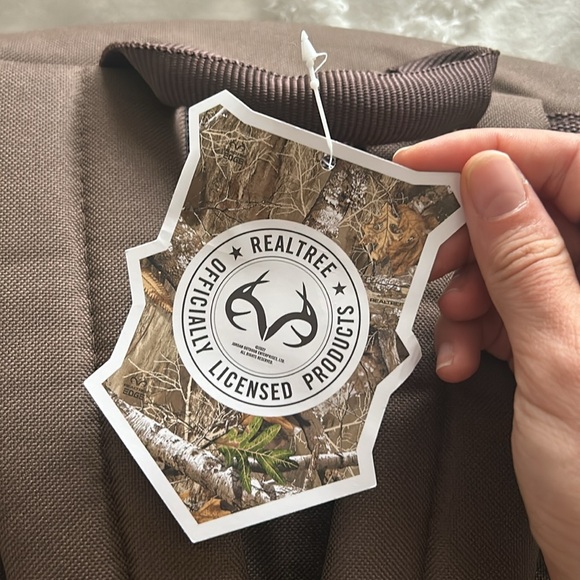 Realtree Camo Backpack - Picture 5 of 6